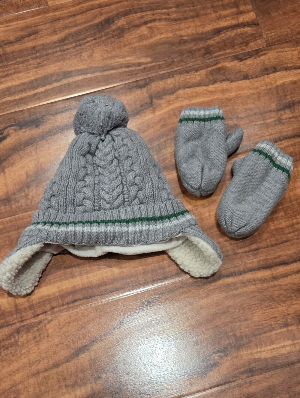 GAP Baby EUC 12 -18 Months Gray Knit Earflap Hat and Mitten Set
